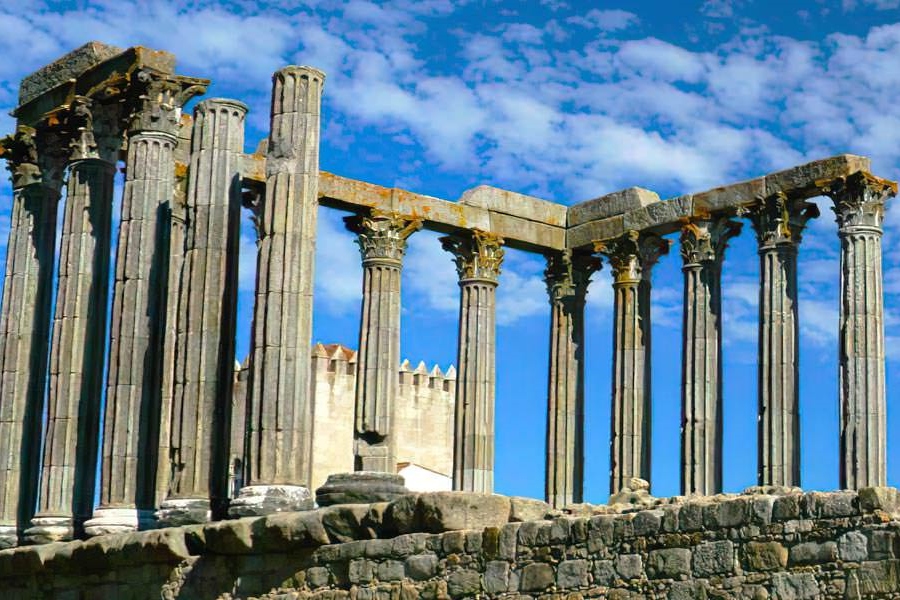 Evora and Monsaraz Village Day Tour from Lisbon with Wine Tasting