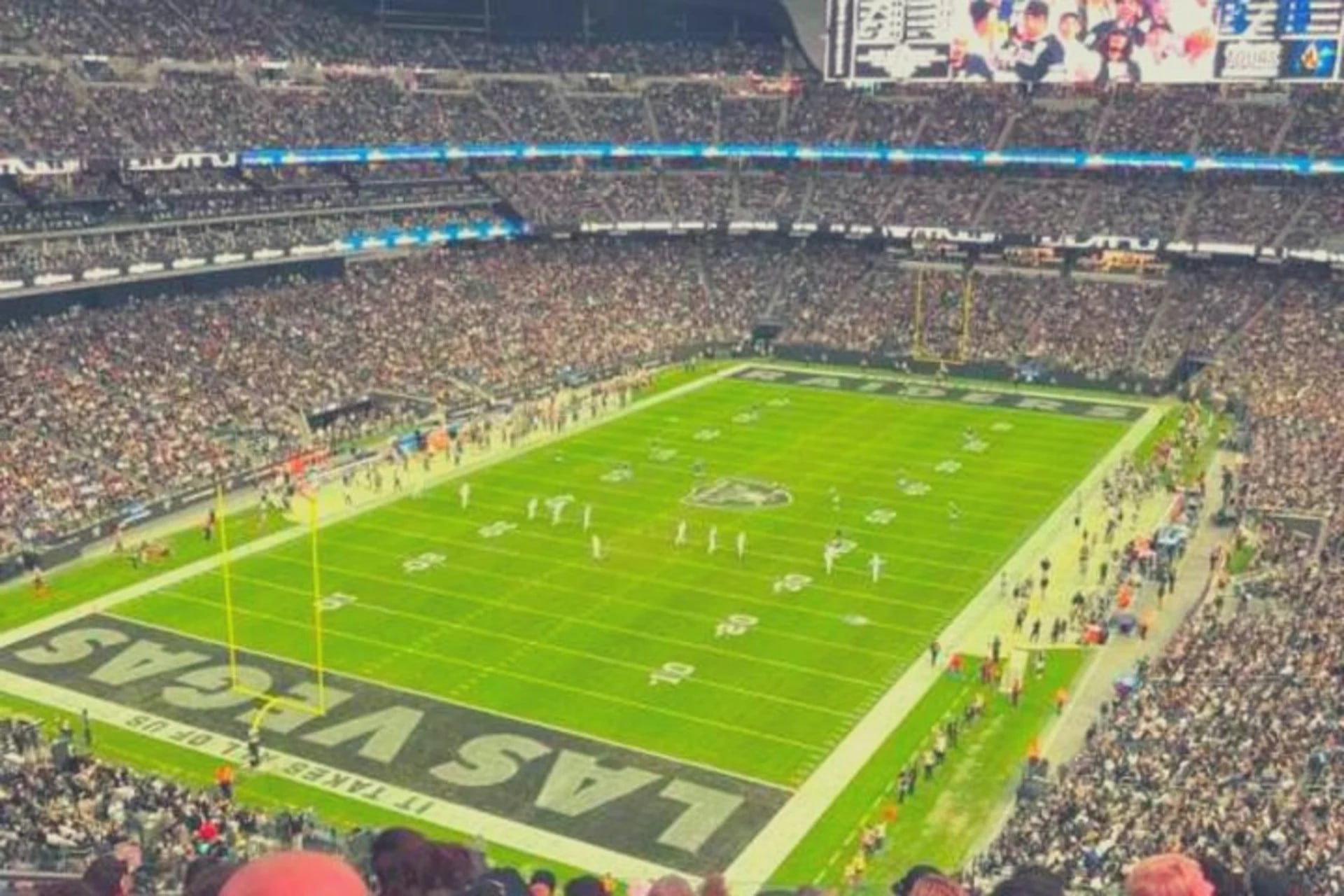 拉斯維加斯突襲者足球隊比賽（Allegiant Stadium）