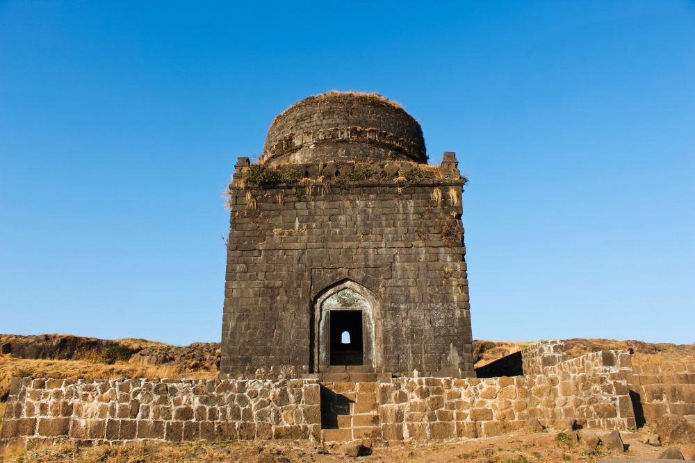 Explore Pawna-Lohagad-Lonavala: Full Day Guided Tour from Mumbai