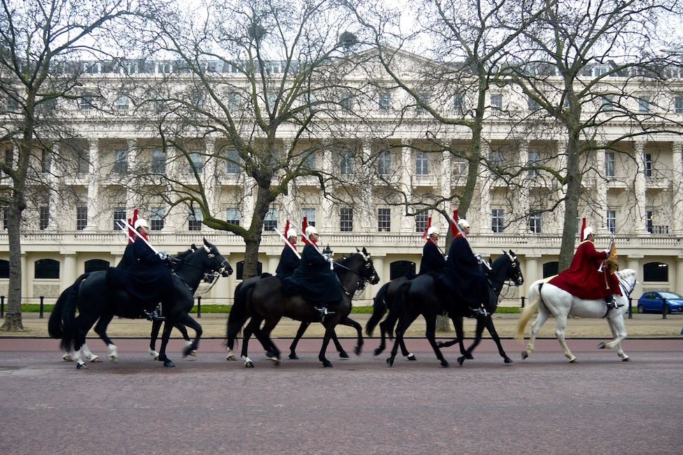 Changing of the Guard Walking Tour in London