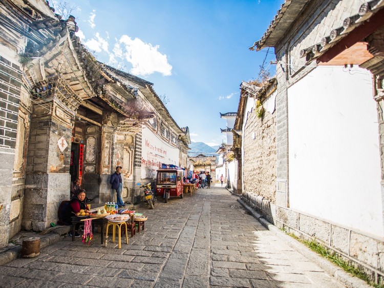 Depending on your time, you can visit Xizhou Town. Xizhou Town is a main residential district for Bai Nationality, as a birthplace of Dali culture; it is also a famous historic cultural town of Bai Nationality.