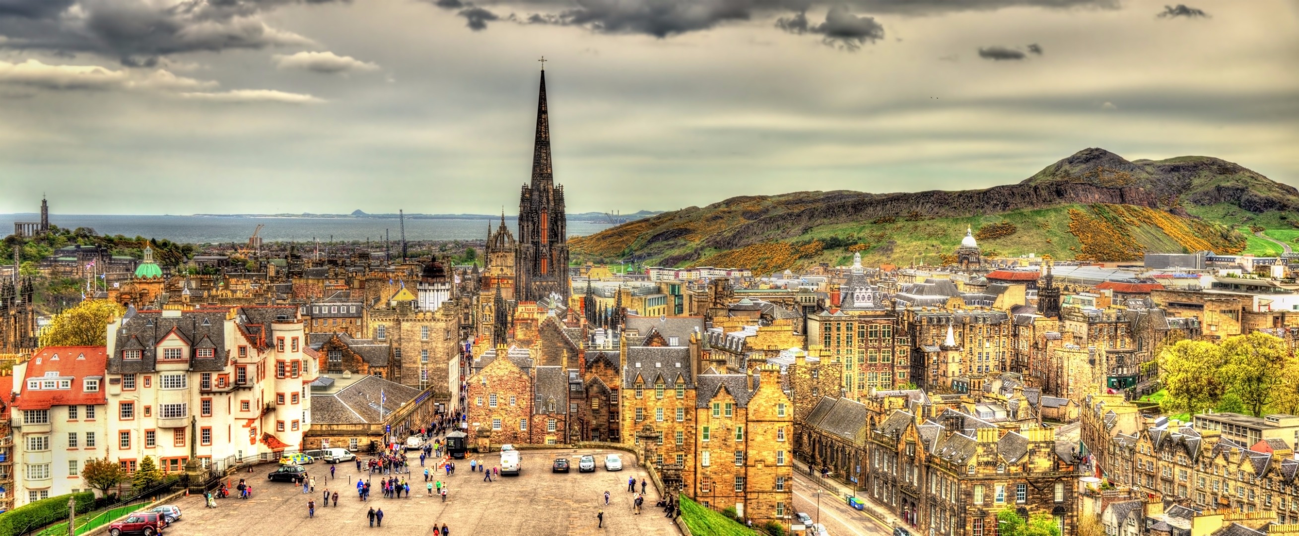 sale-edinburgh-rail-tour-with-edinburgh-castle-hop-on-hop-off-bus