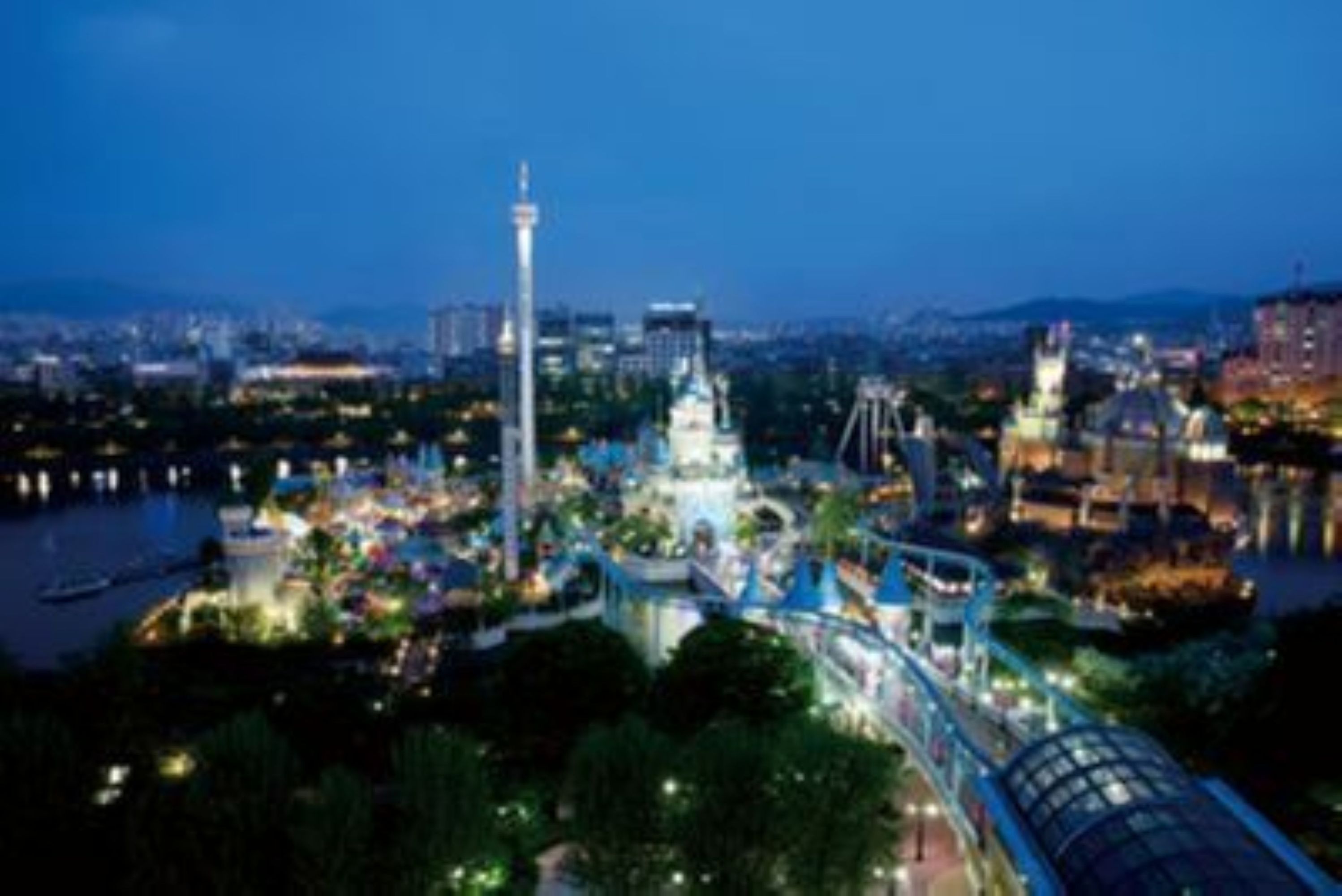 Starting Lotte World's business as theme park in Korea from 1989. 
As the No. 1 entertainment company, Lotte World is in Korea enlarging its business along with distinctive contents.
Gathering about 7M visitors yearly.
Before Covid-19 cases, about 1M fore