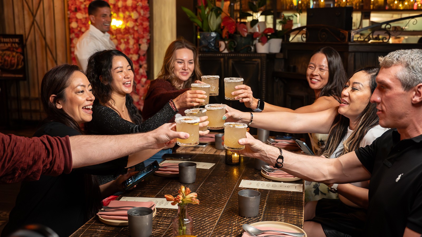 一場融合拉斯維加斯市中心文化、美食與夜生活的趣味團體體驗