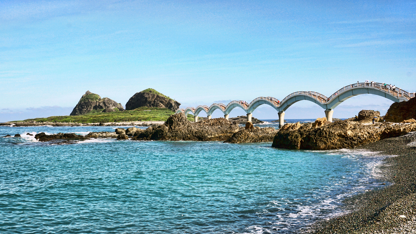 第四天：踏上橋樑，腳下是浩瀚無際的海洋，彷彿凌空跨海，前往著名的三仙台。