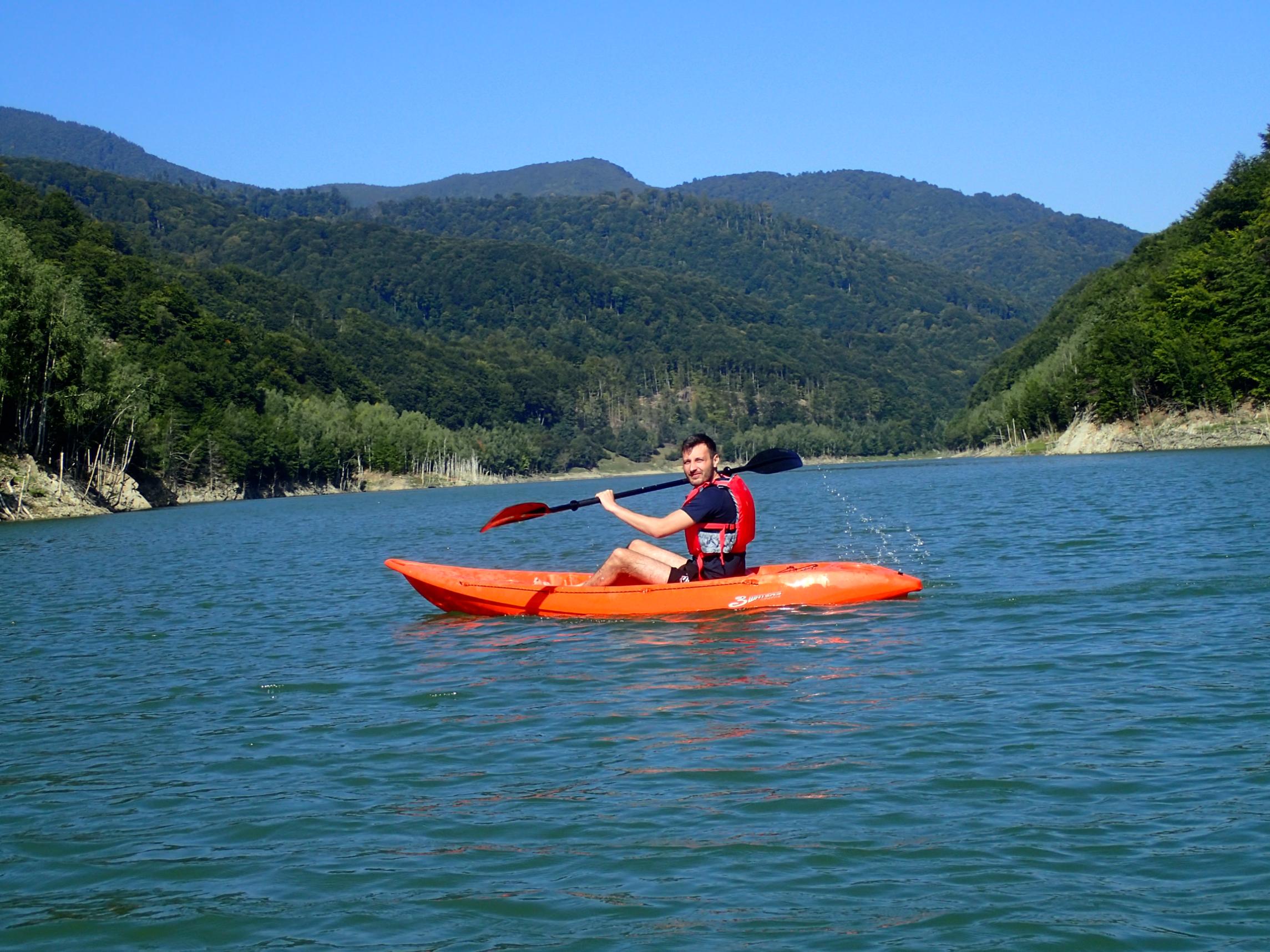 錫里烏山湖划艇探險
