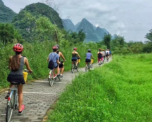 The afternoon activities is flexible, discuss with your tour guide on where you want to go, then set off and explore.1: Take a walk or ride a bike to explore Yangshuo's countryside.