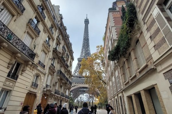 Paris Full-Day Trip from London with Lunch on the Eiffel Tower