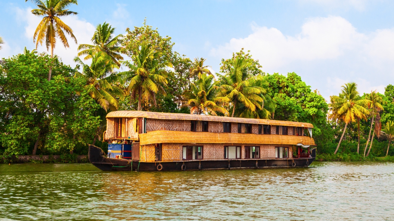 From Cochin: Overnight Houseboat Tour With Full Meal