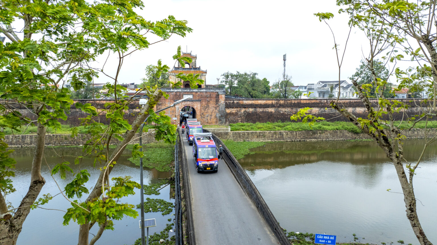 フエ ミニバス市内観光ツアー