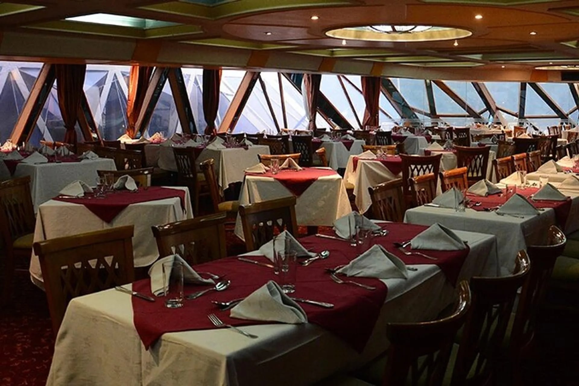 Private Nile Dinner Cruise in Cairo with Sunset Views with Pickup