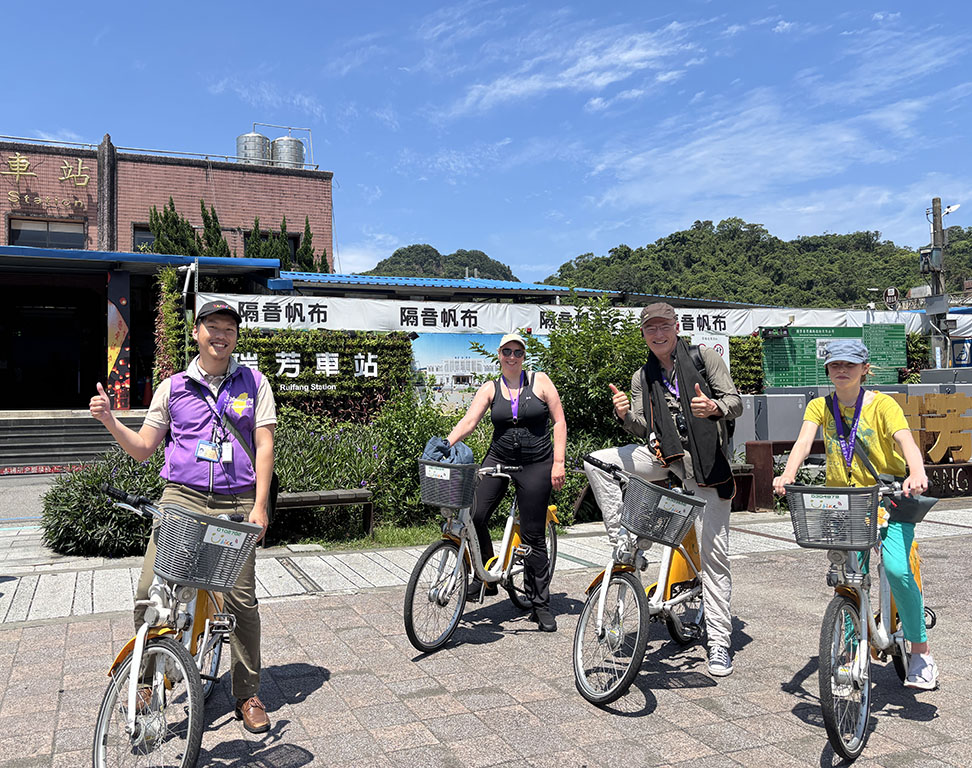 Ruifang Houdong Half-Day Private Railway Cycling Tour