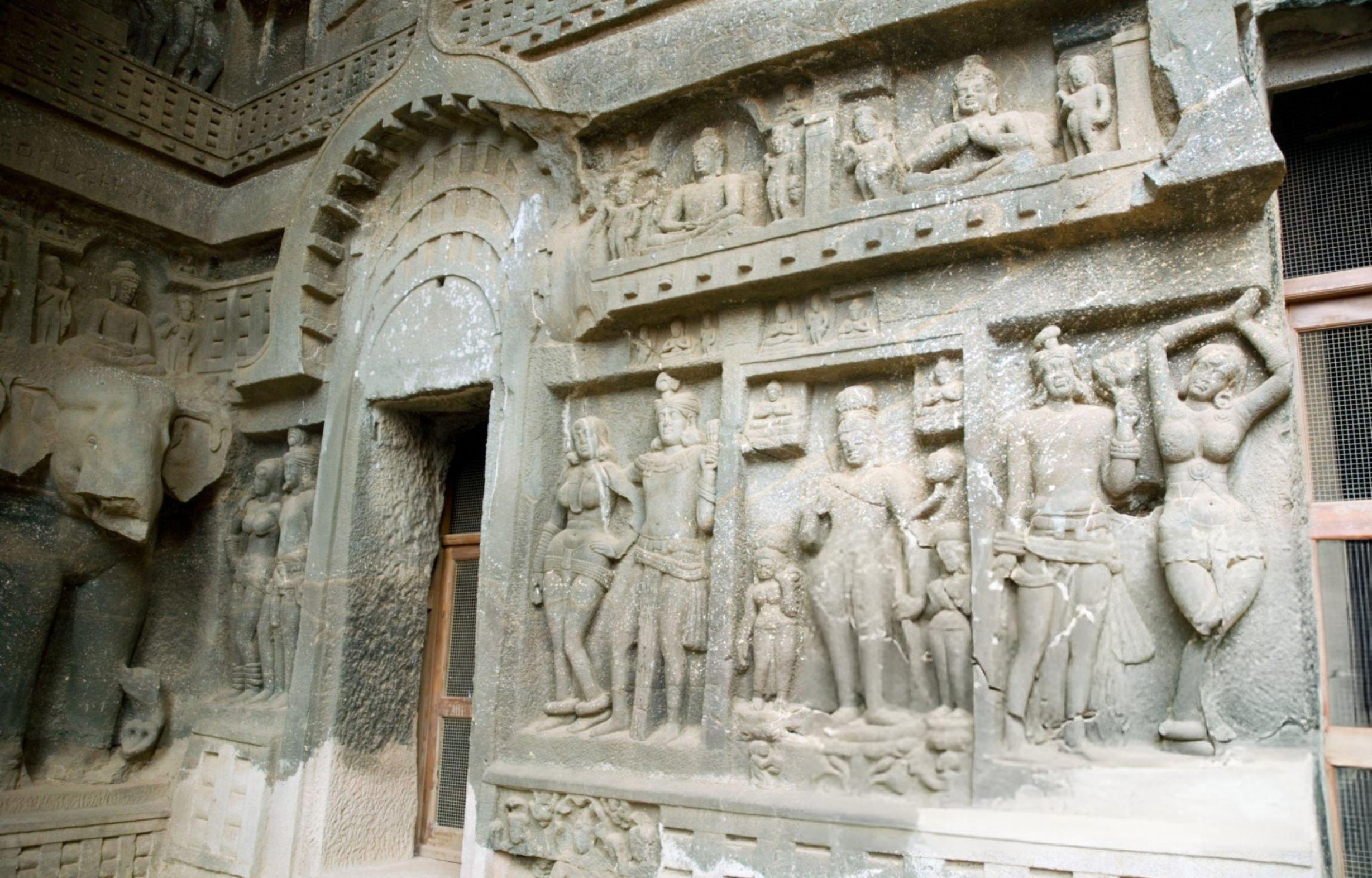 Explore Pawna-Lohagad-Lonavala: Full Day Guided Tour from Mumbai