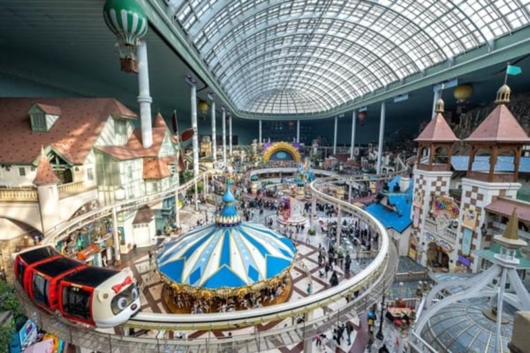 Indoor theme park