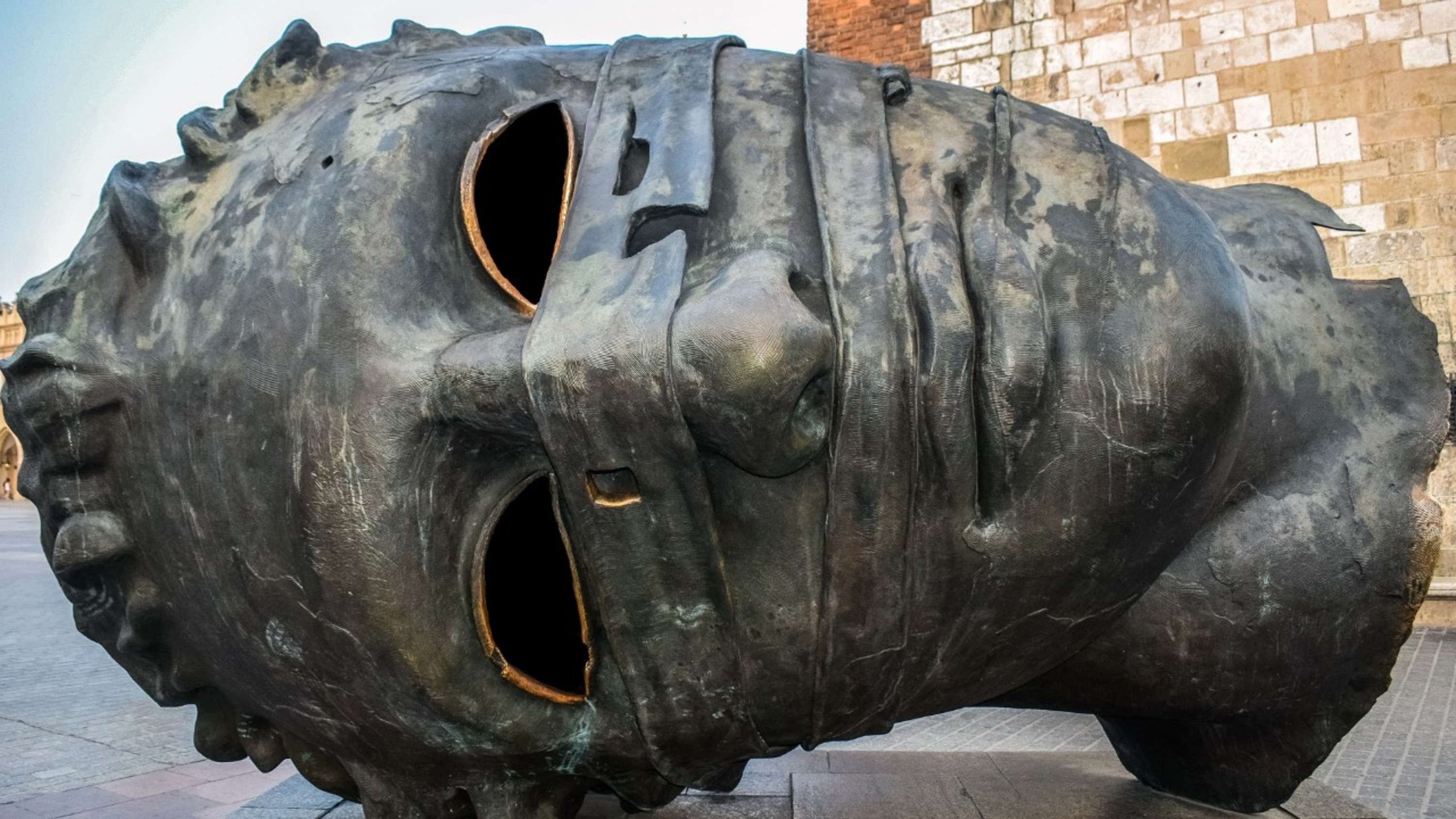A statue of a bandaged head somewhere in Krakow