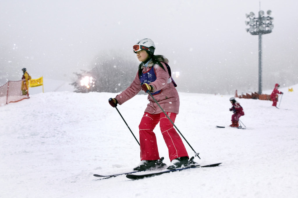 Children cannot participate in ski lessons alone, and a guardian (at least 1 person) must also purchase ski lessons.
When children practice skiing with others in the ski resort, please pay special attention to their safety.