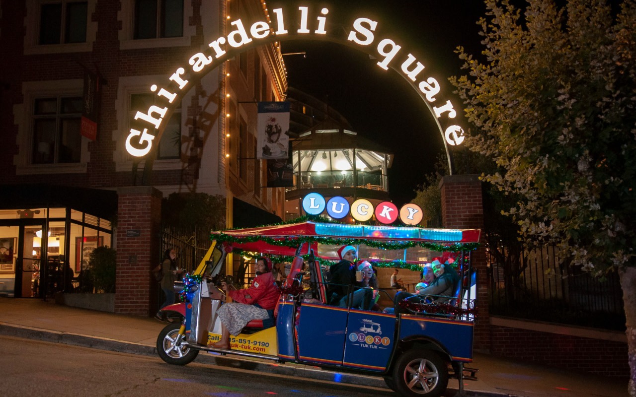 Holiday lights private tuk tuk tour in San Francisco