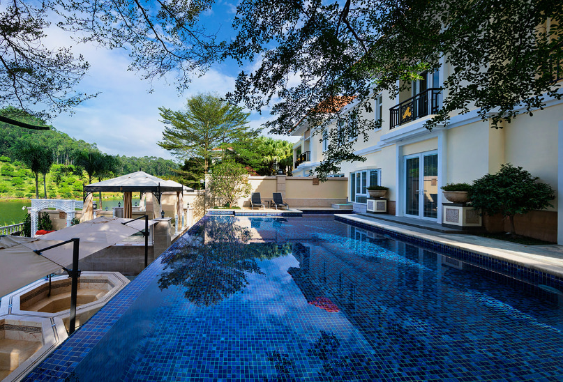 Two-bedroom, one-living room - Lakeside Pool Villa