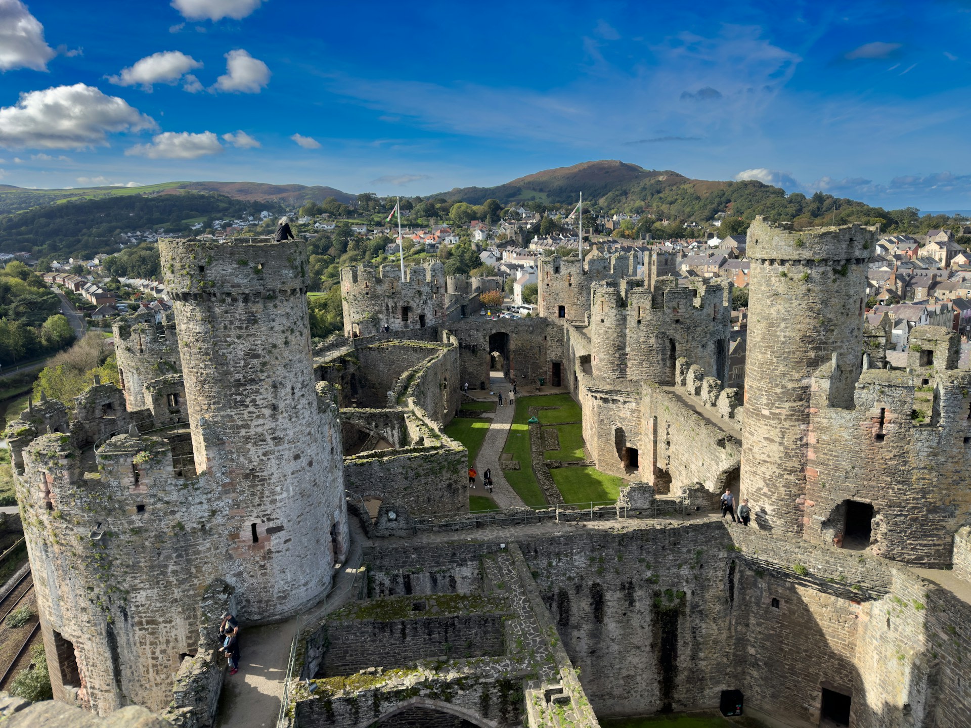 [Departure from Manchester] North Wales Day Trip by Chartered Car: Conwy Castle + Snowdonia National Park + Chester Ancient City | Chinese Driver-Cum-Guide Service (1-6 Passengers)