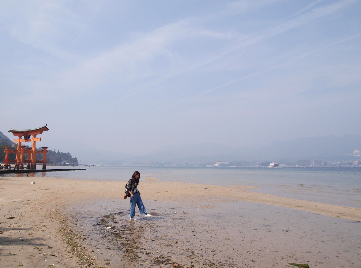 Private Photoshoot Experience in Hiroshima