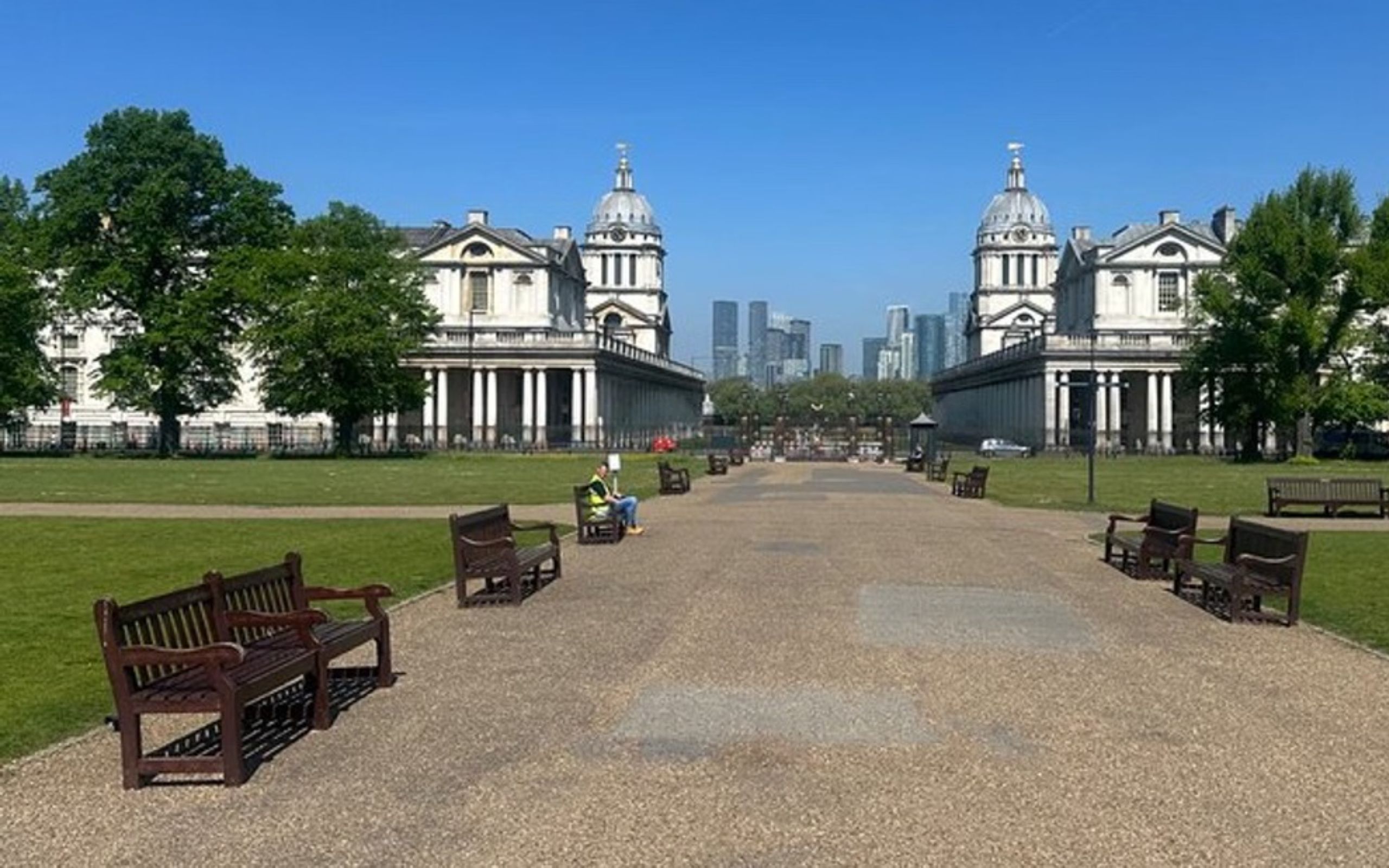 漫步於歷史悠久的格林威治皇家海軍學院,穿梭於宏偉的庭院中 漫步於歷史悠久的格林威治皇家海軍學院,穿梭於宏偉的庭院中