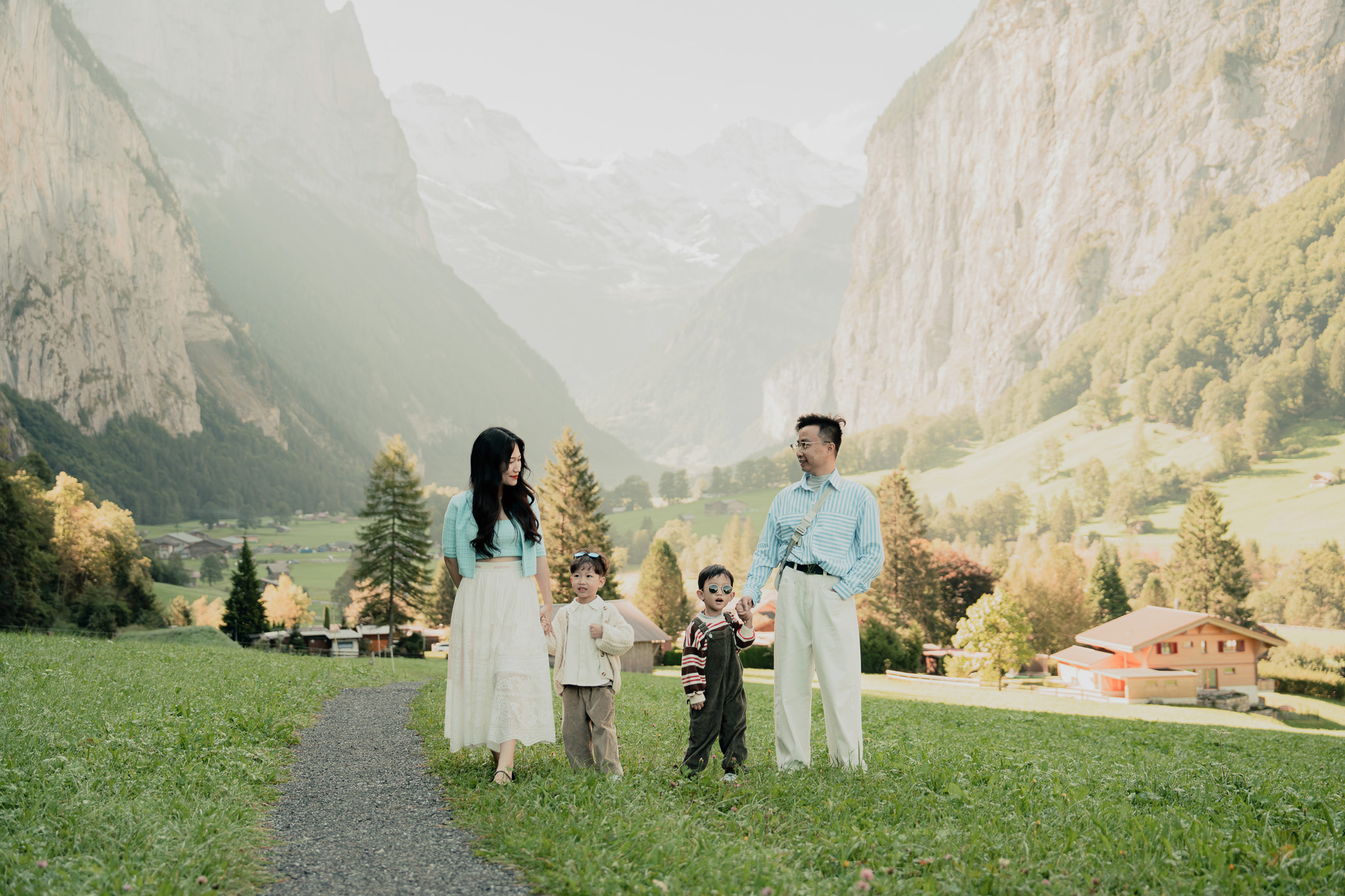 Private Photoshoot Tour: Lauterbrunnen & Wengen at the best spots