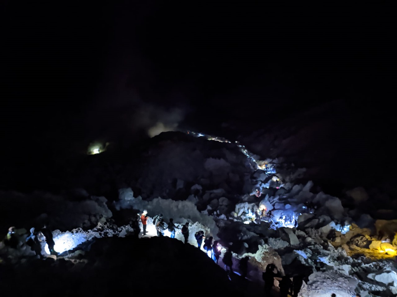 ijen blue fire