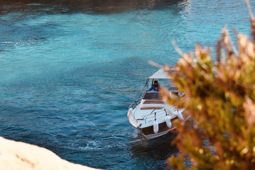 Private Boat Blue Lagoon Comino Island with Caves