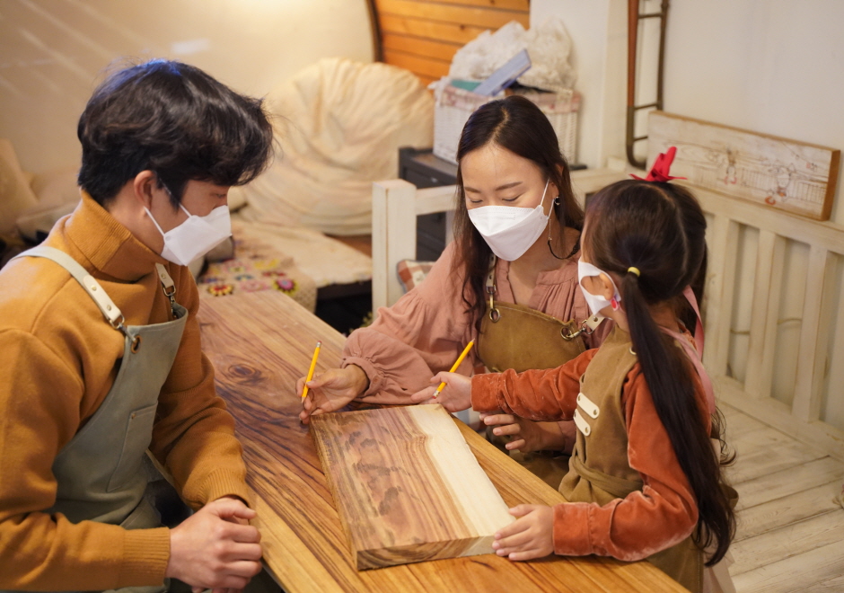 Gyeongju Making Wood Cutting Board experience