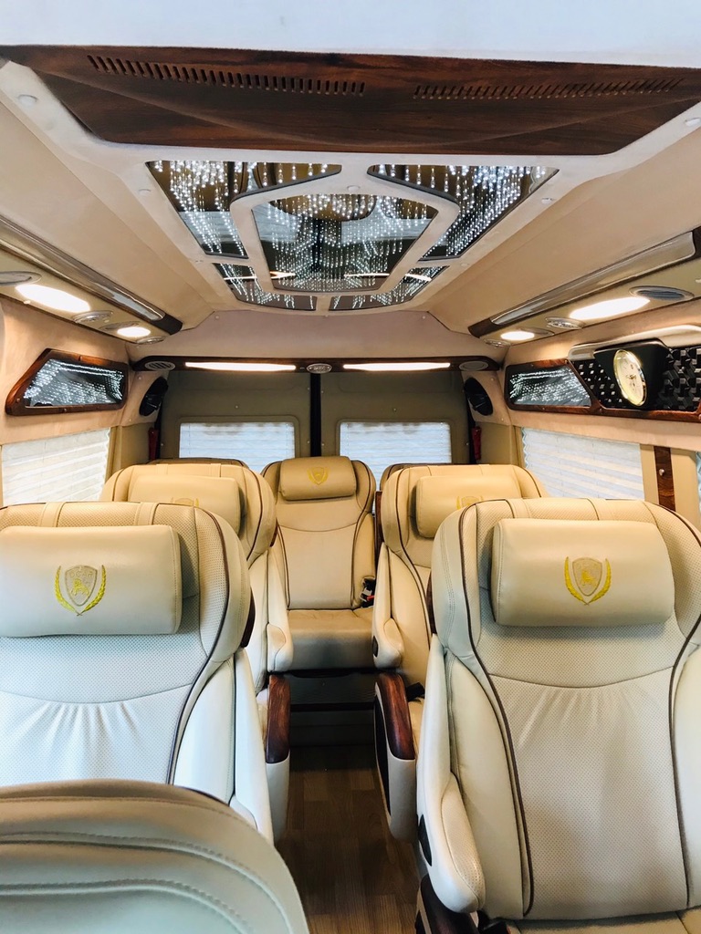 Cuong Phat Limousine 11人座豪華轎車