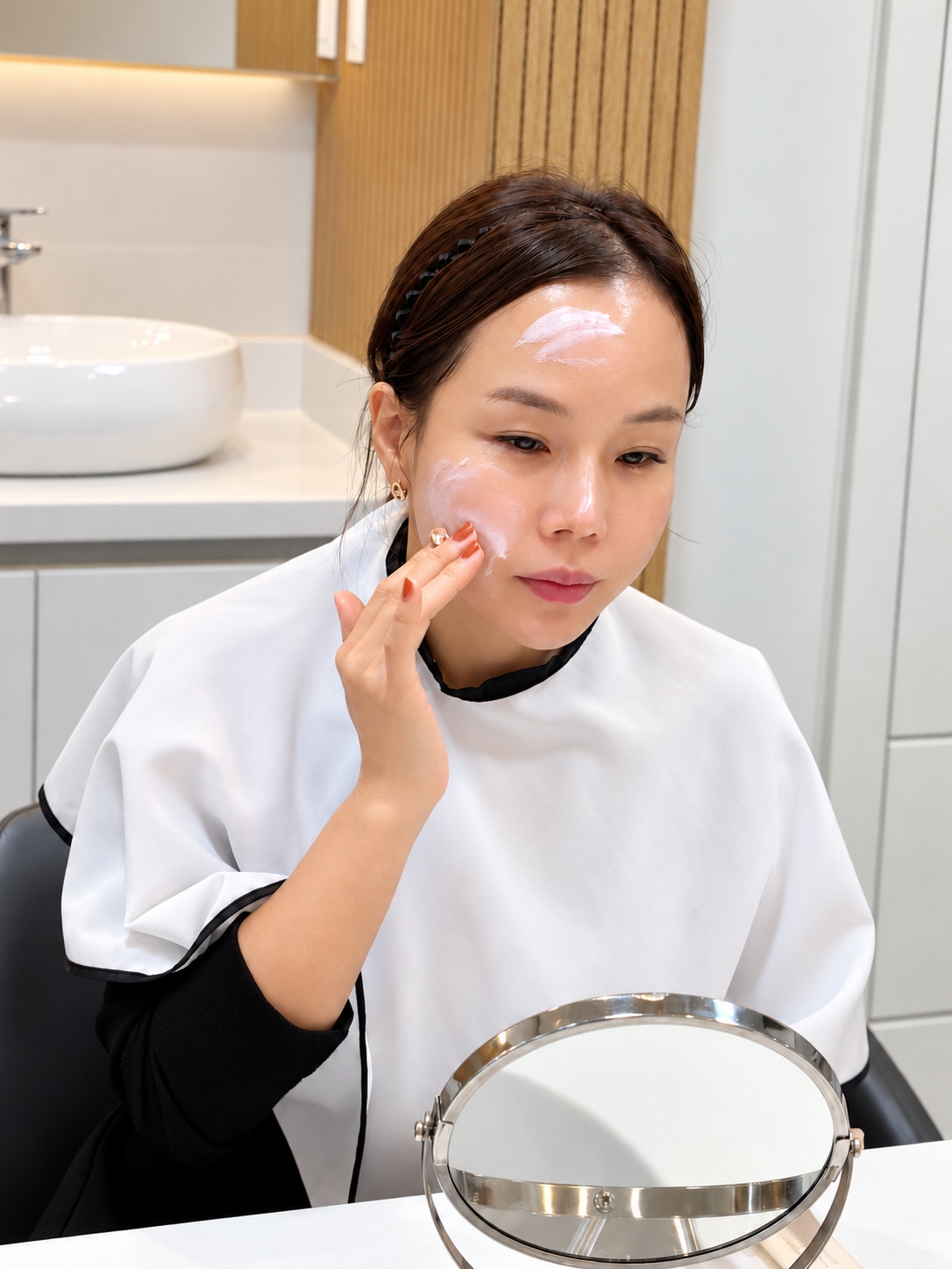 Experience authentic Korean skincare at THE CLASSEUM GLOBAL BEAUTY CENTER in Busan. Discover K-Beauty products, learn Korean skincare techniques, and enjoy a personalized beauty experience.