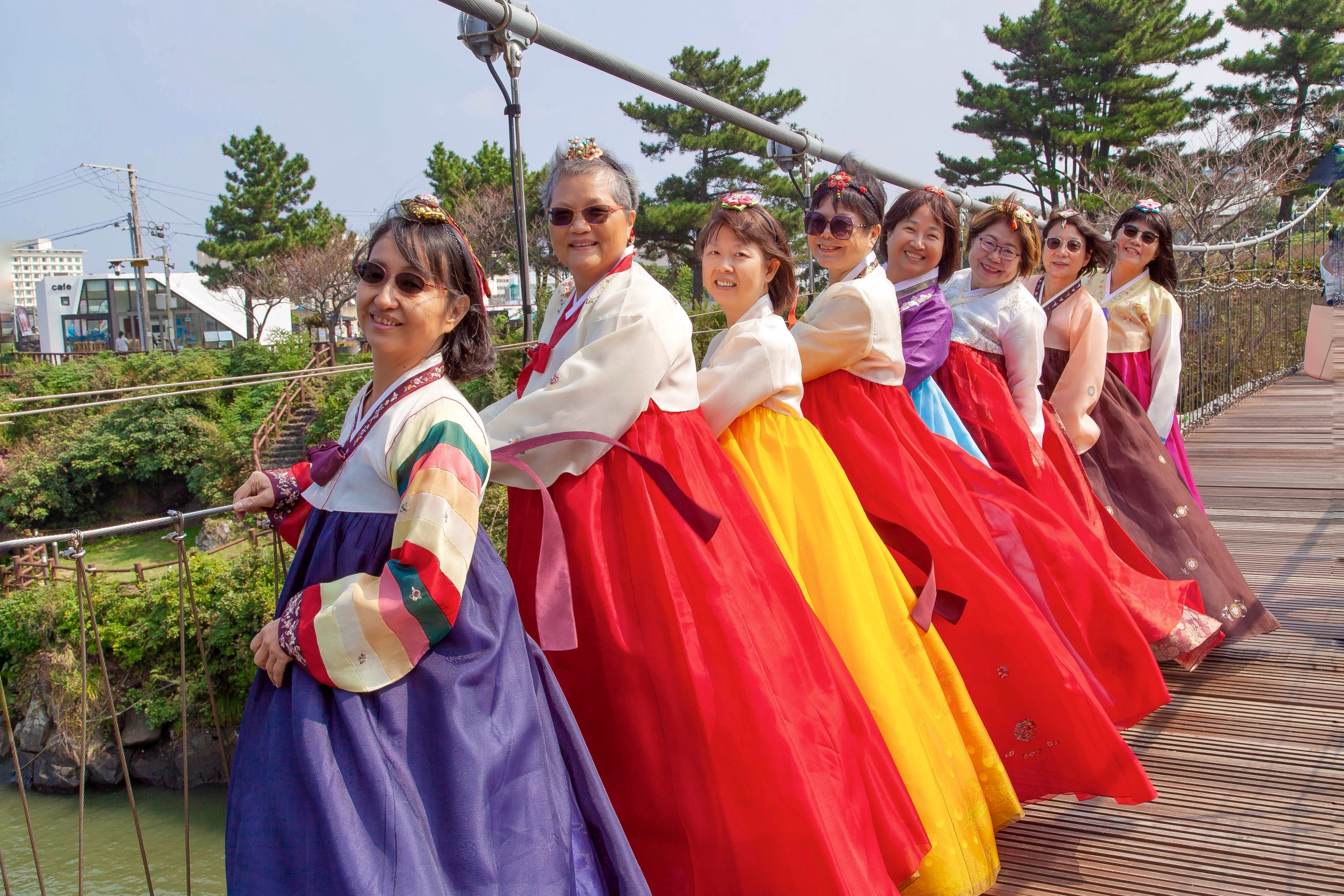 無論是與朋友、同事或團體旅遊，韓服體驗都能讓您的濟州之旅更加有趣且難忘。