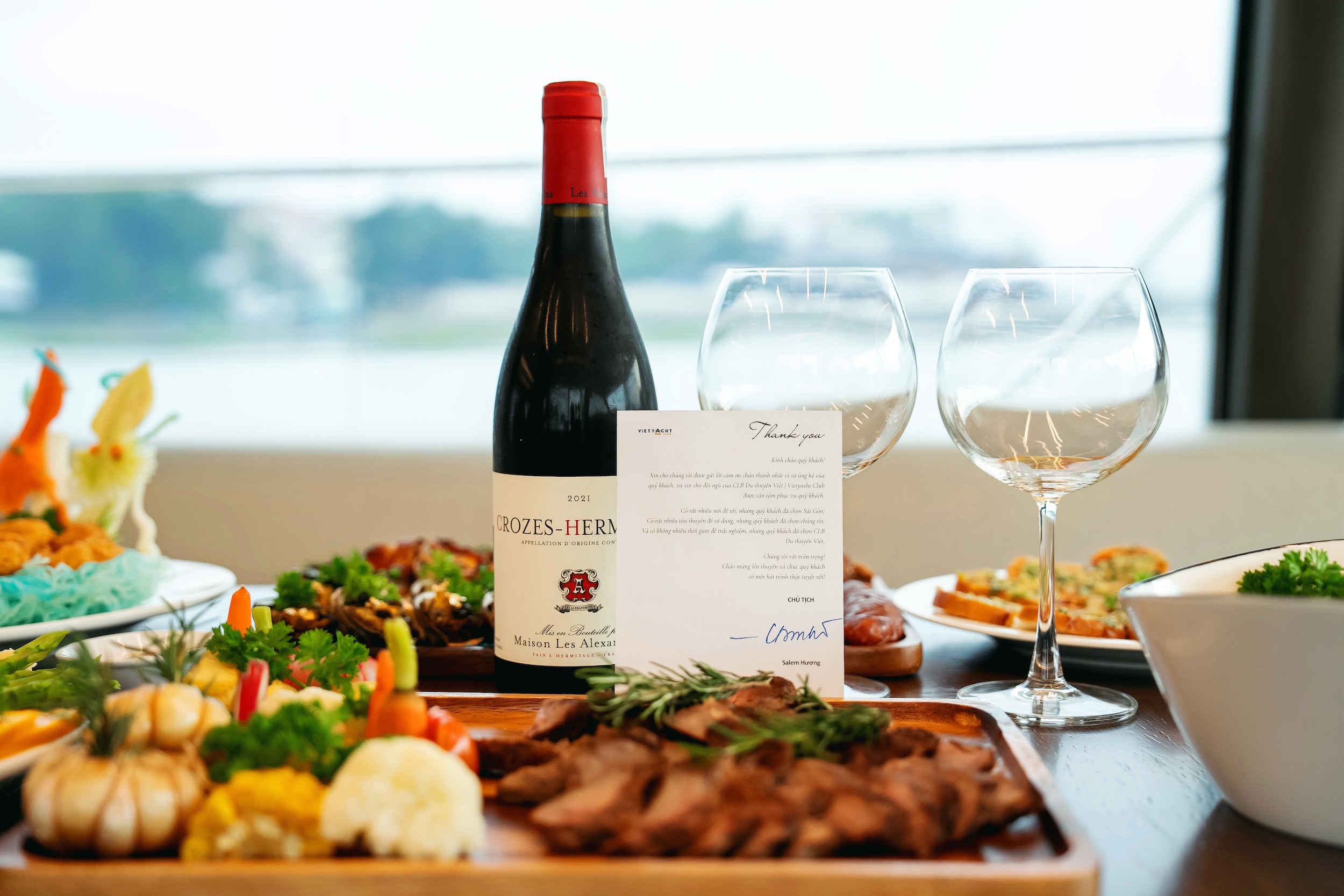 Luxury Private Yacht Dining Experience on Saigon River 