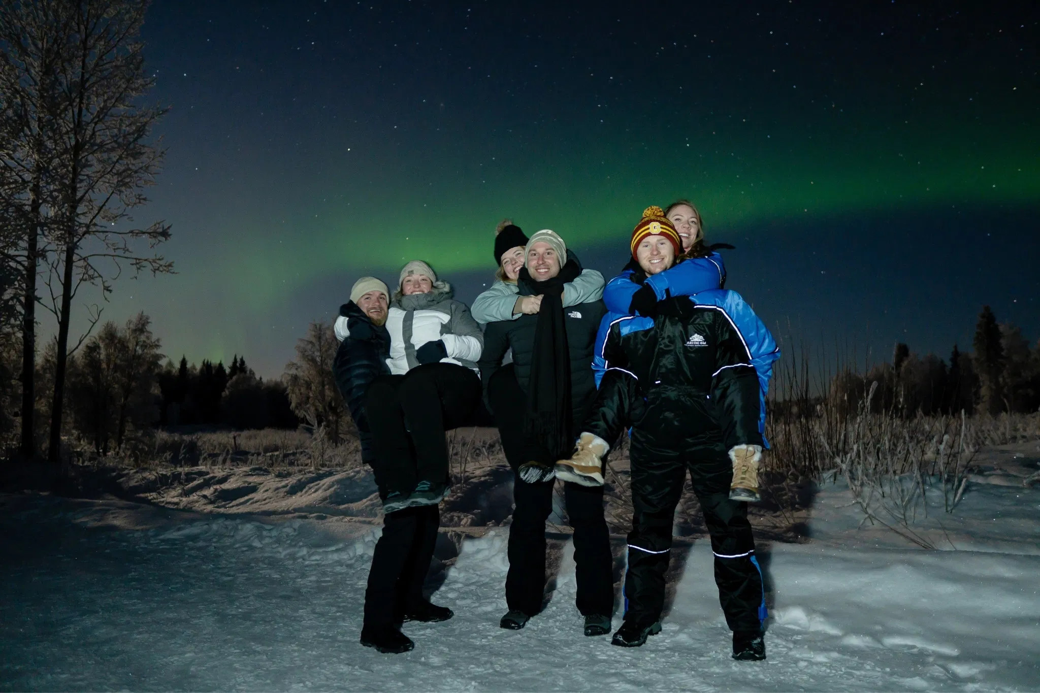 搭乘巴士與極光獵人專家一同追尋壯麗的北極光