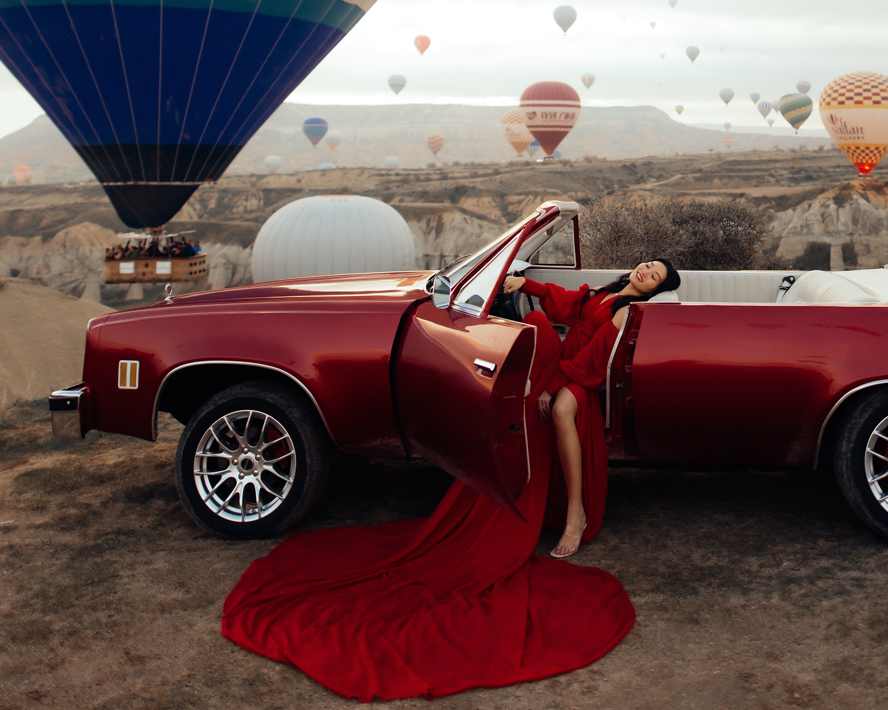 Cappadocia Classic Car Sunrise Balloon Photoshooting 