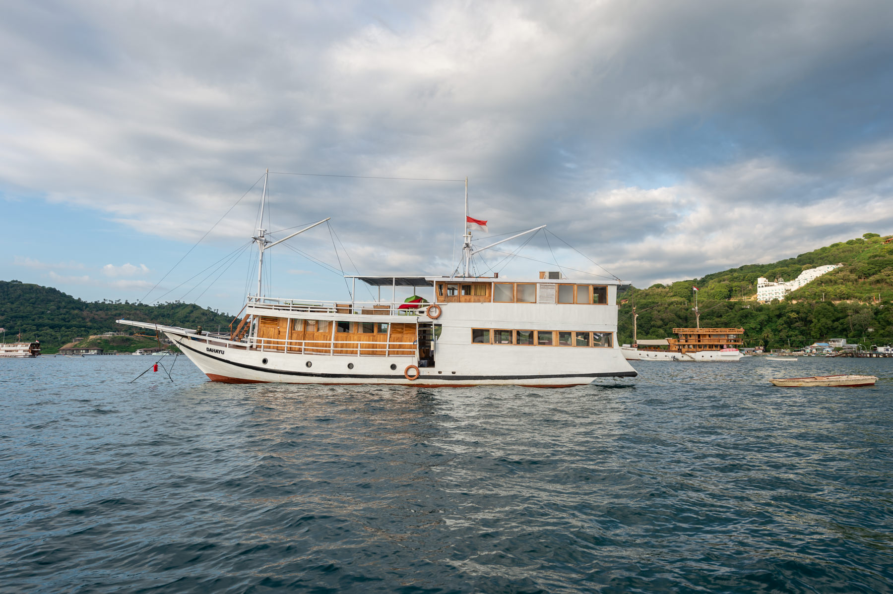 Dahayu Phinisi Sailing Komodo Liveaboard Labuan Bajo
