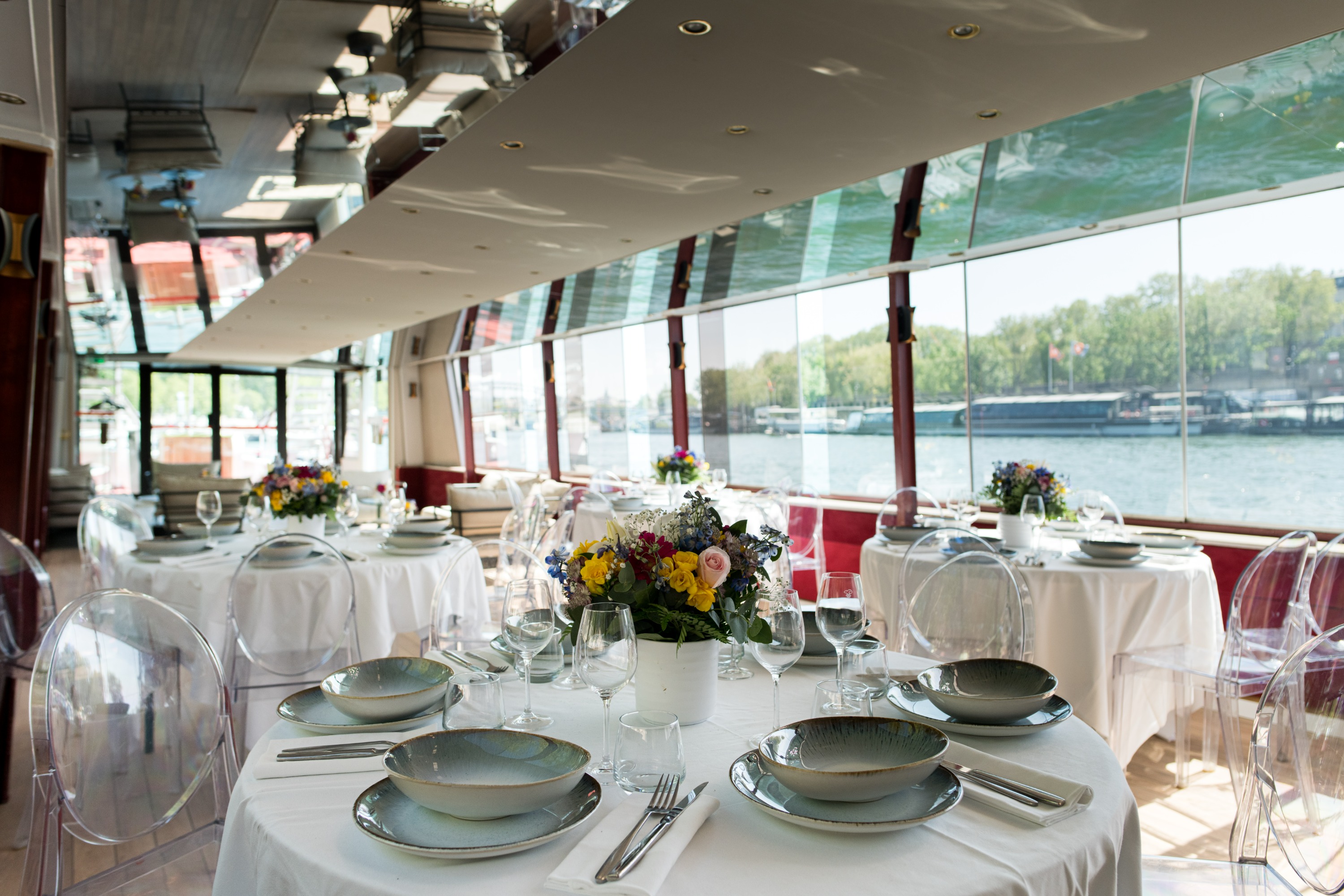 Italian Trattoria Style Dinner Cruise on Seine River in Paris