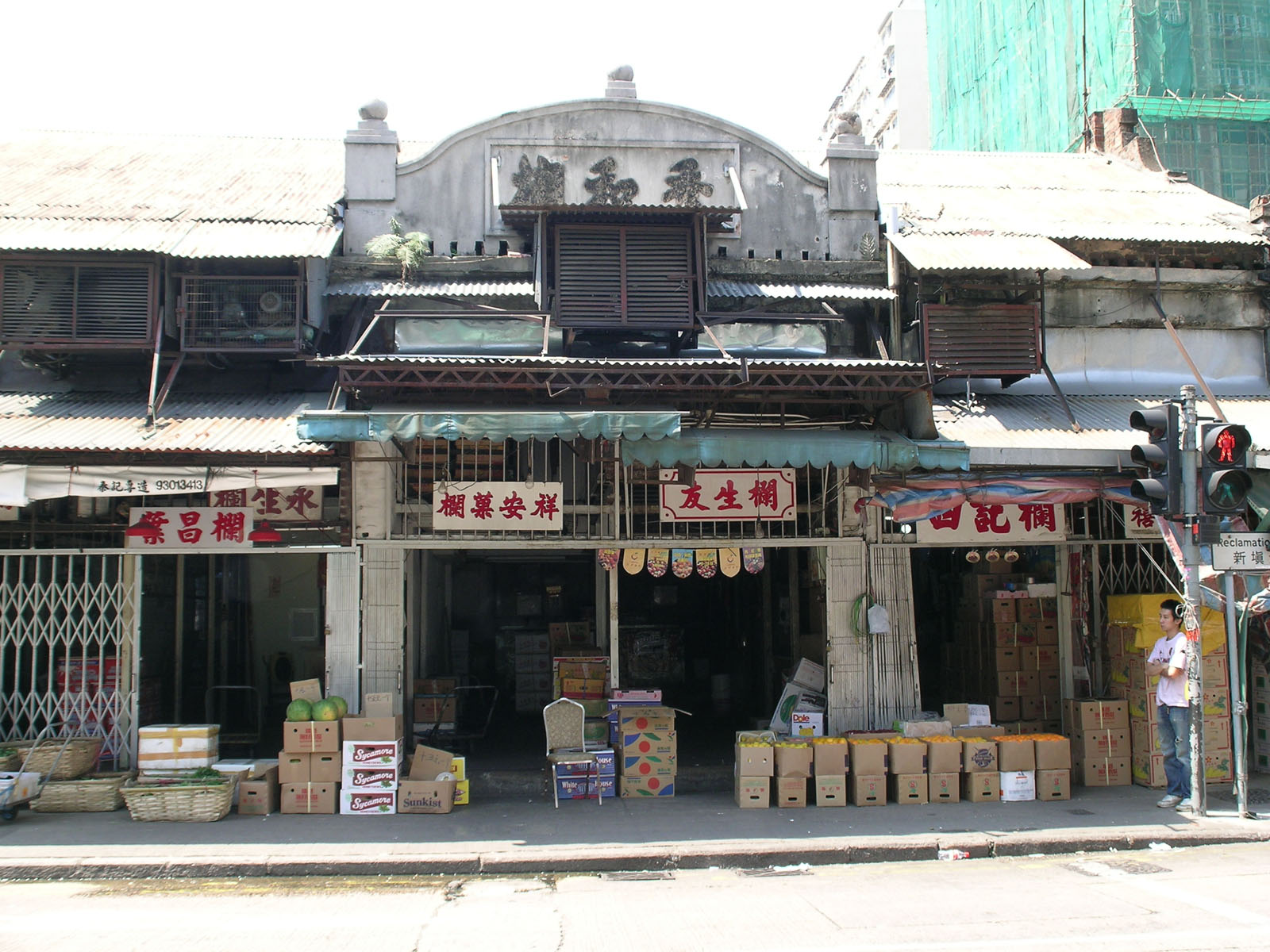 Kowloon City Exploration: Aoaming Throngh HongKong Tenement House Stories and Street Snack