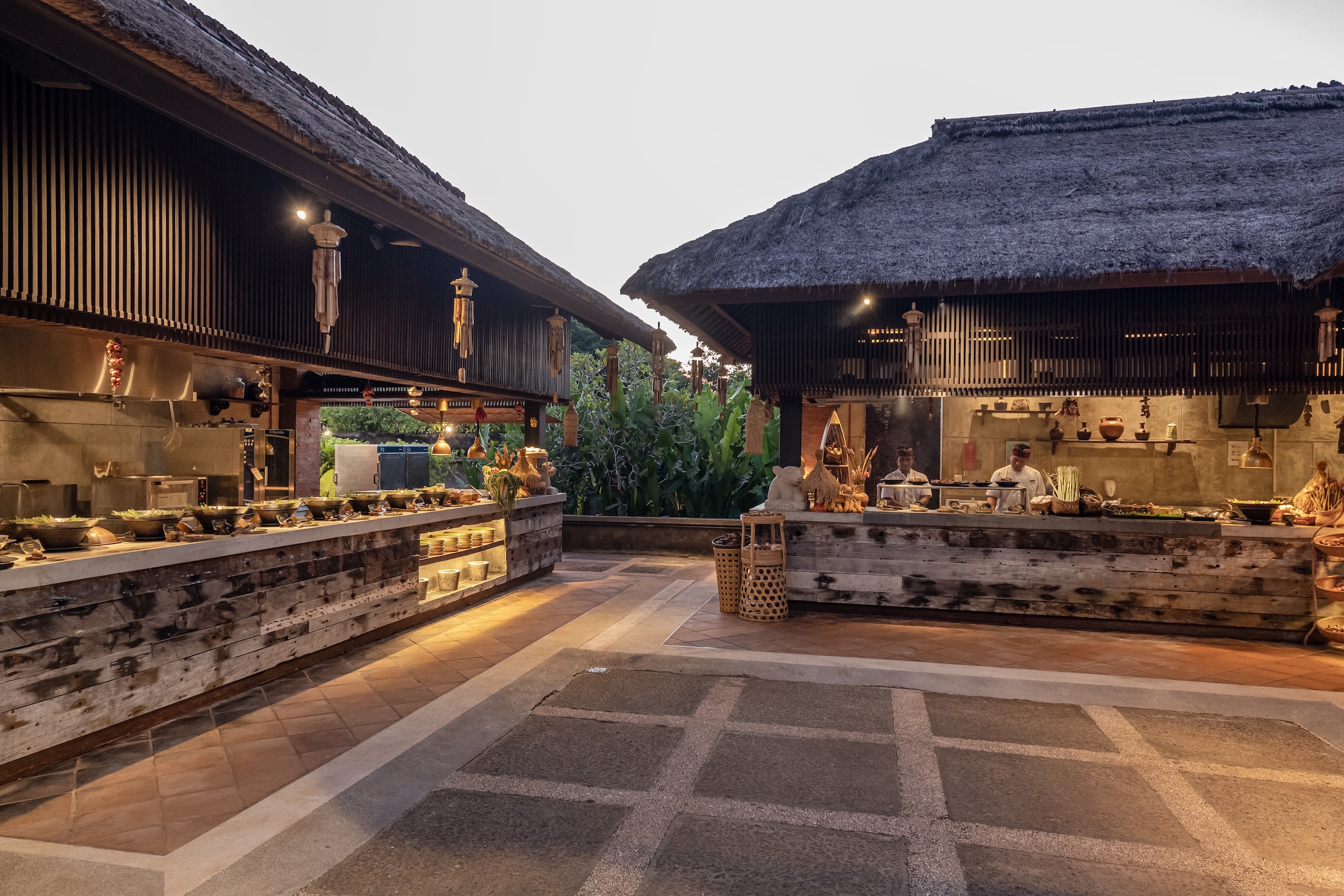 巴厘島阿雅娜林巴酒店 (RIMBA by AYANA Bali) 的甘榜巴厘島 (Kampoeng Bali) 用餐體驗