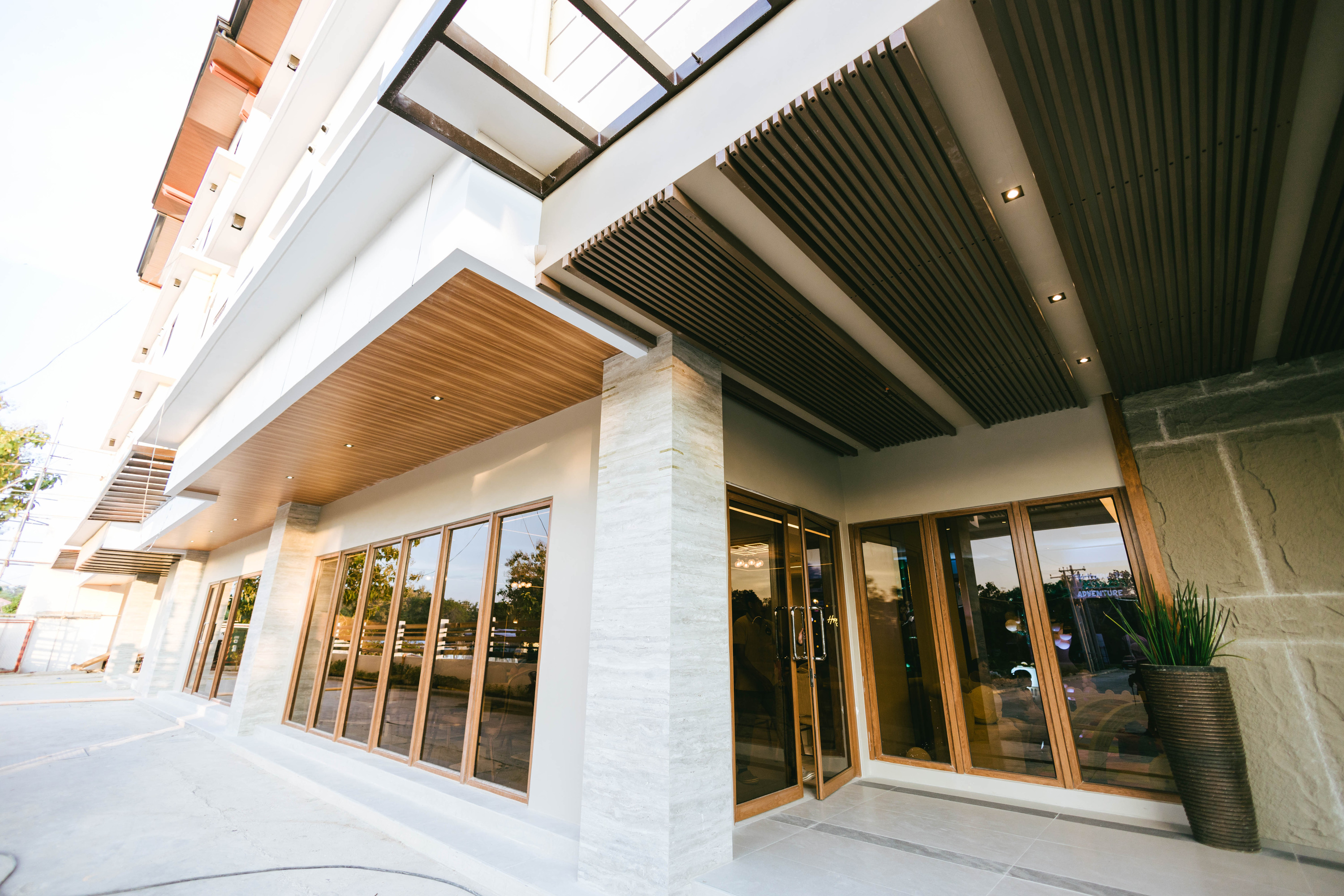 「Panglao Vista Suites」位於邦勞島中心地帶，是您探索島嶼內陸或展開跳島冒險的完美「基地」。