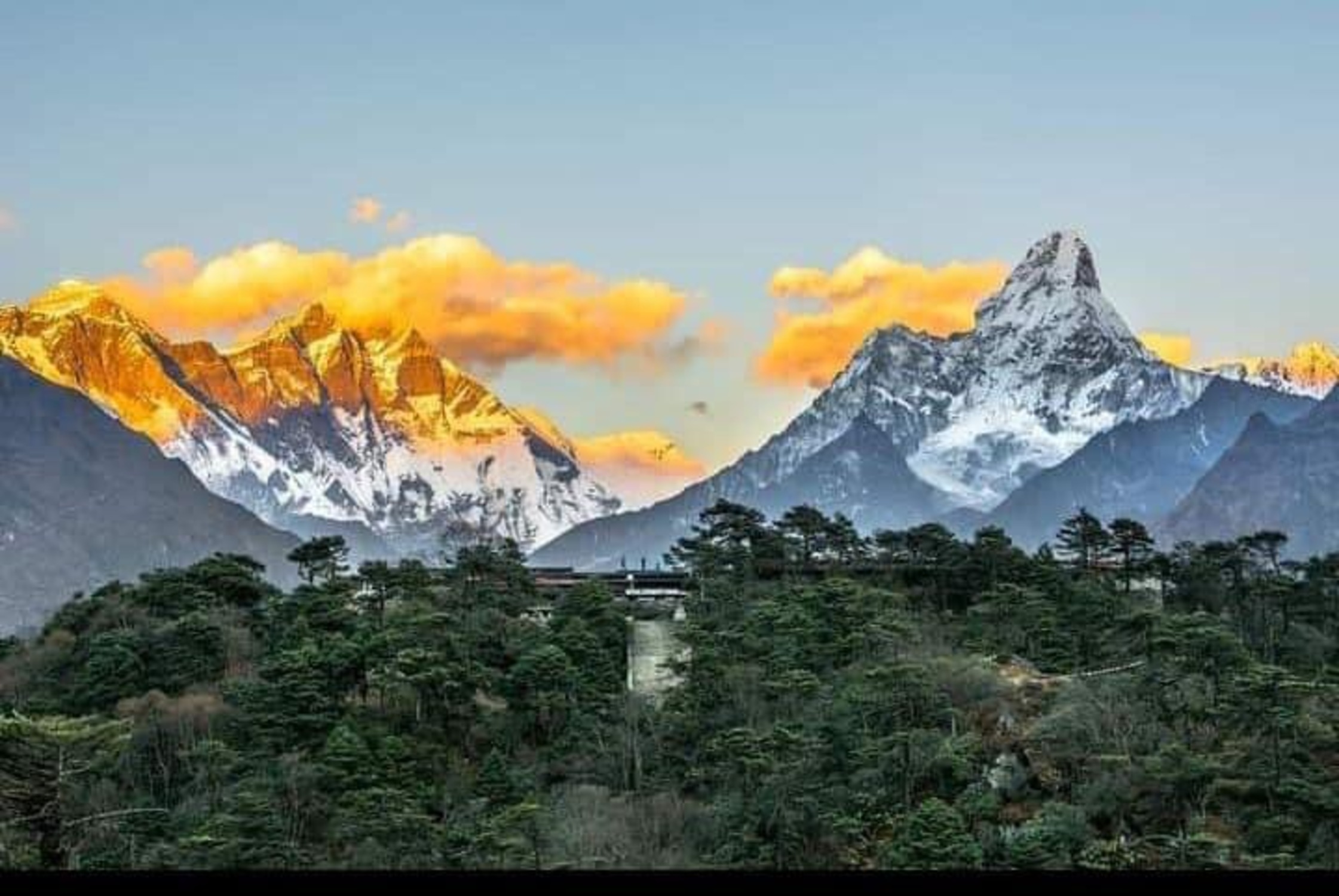 波卡拉：前往安納普納基地營的 5 日導覽健行