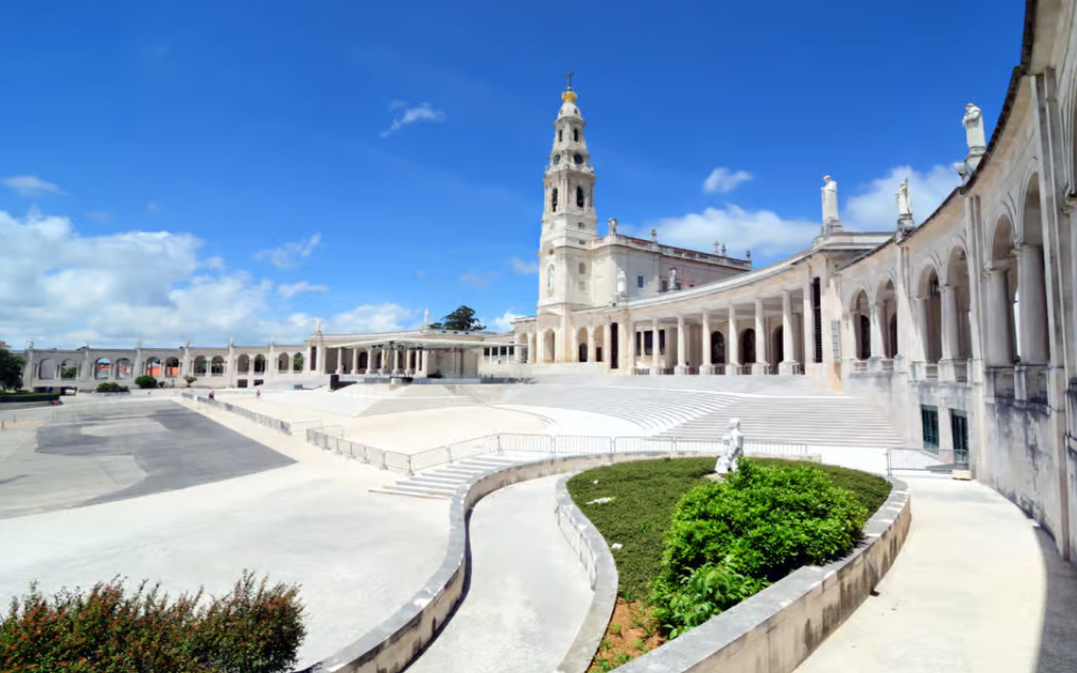 Fatima, Batalha & Obidos full-day small group tour