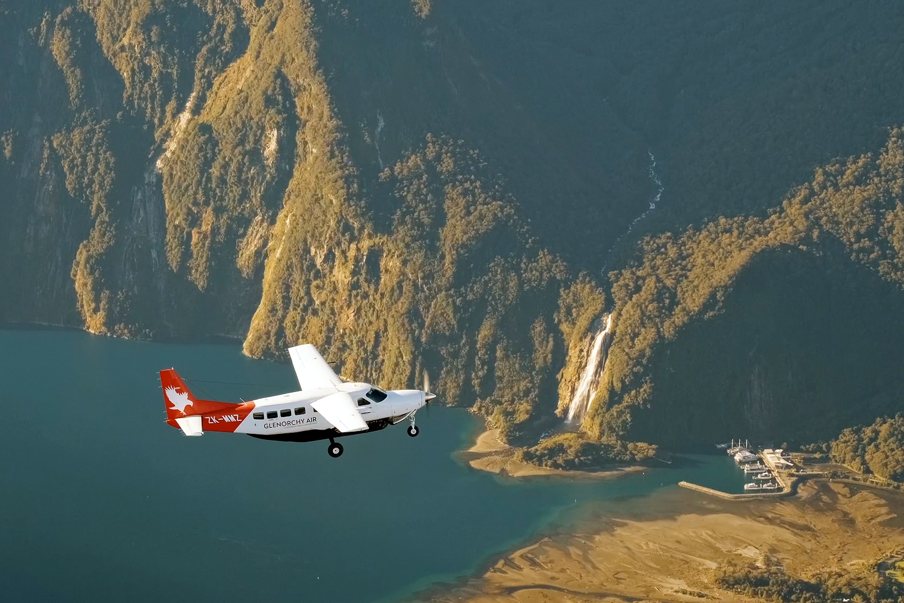 Milford Sound Scenic Flight and landing