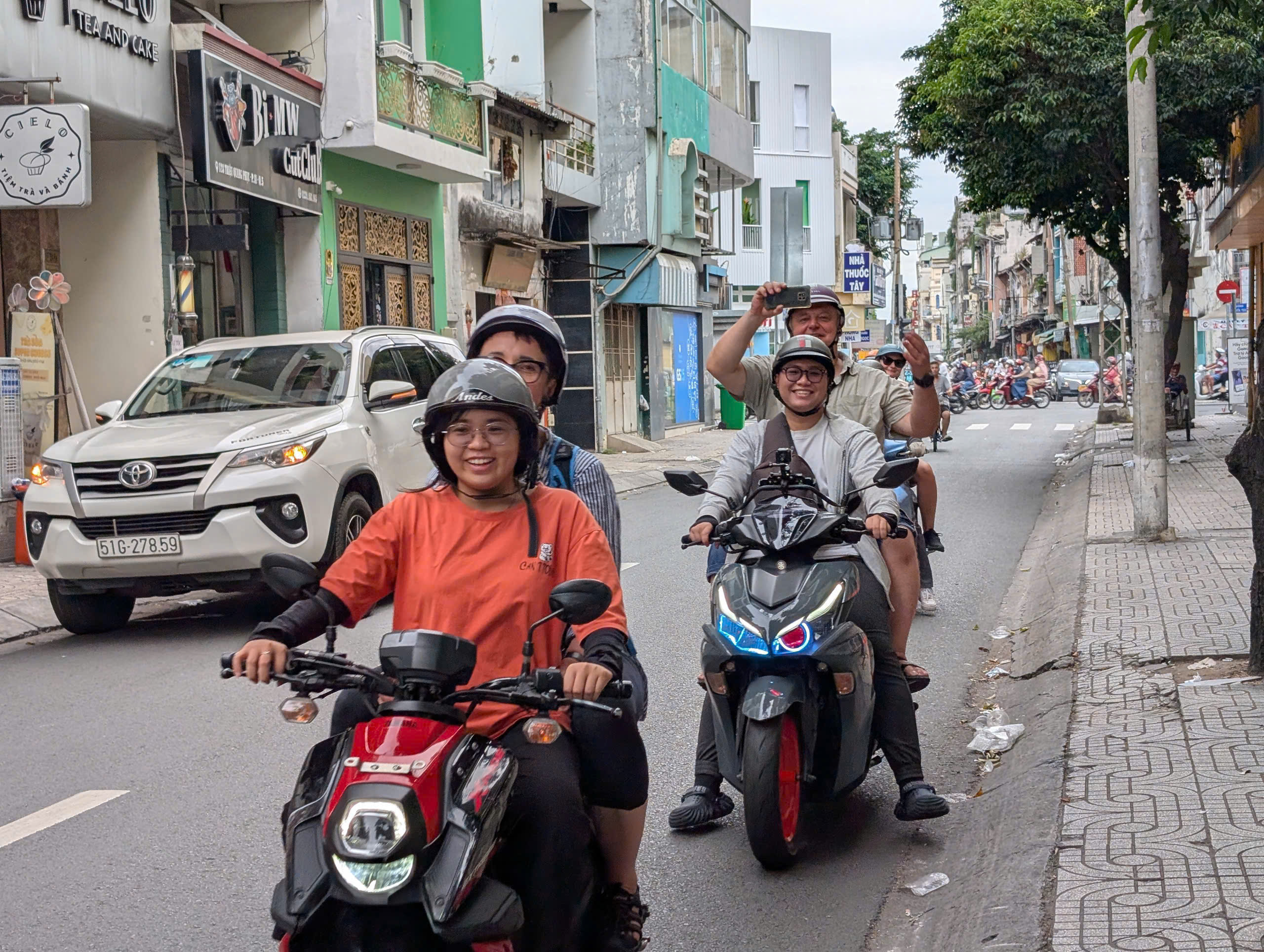 Ho Chi Minh City Motorbike 2 Hours Sightseeing Tour