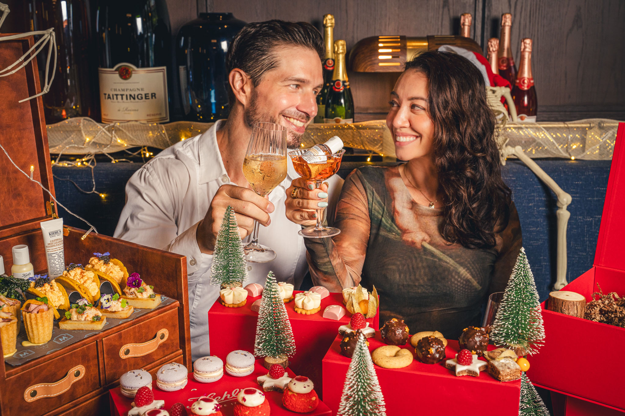 聖誕節前的光芒:這個季節,Madison’s 正在醞釀著一些令人驚喜的活動。以 Kiehl’s 的經典風格,萬聖節的俏皮氣息悄悄融入我們的節慶仙境,成果絕對是無與倫比的魔法。 聖誕節前的光芒:這個季節,Madison’s 正在醞釀著一些令人驚喜的活動。以 Kiehl’s 的經典風格,萬聖節的俏皮氣息悄悄融入我們的節慶仙境,成果絕對是無與倫比的魔法。