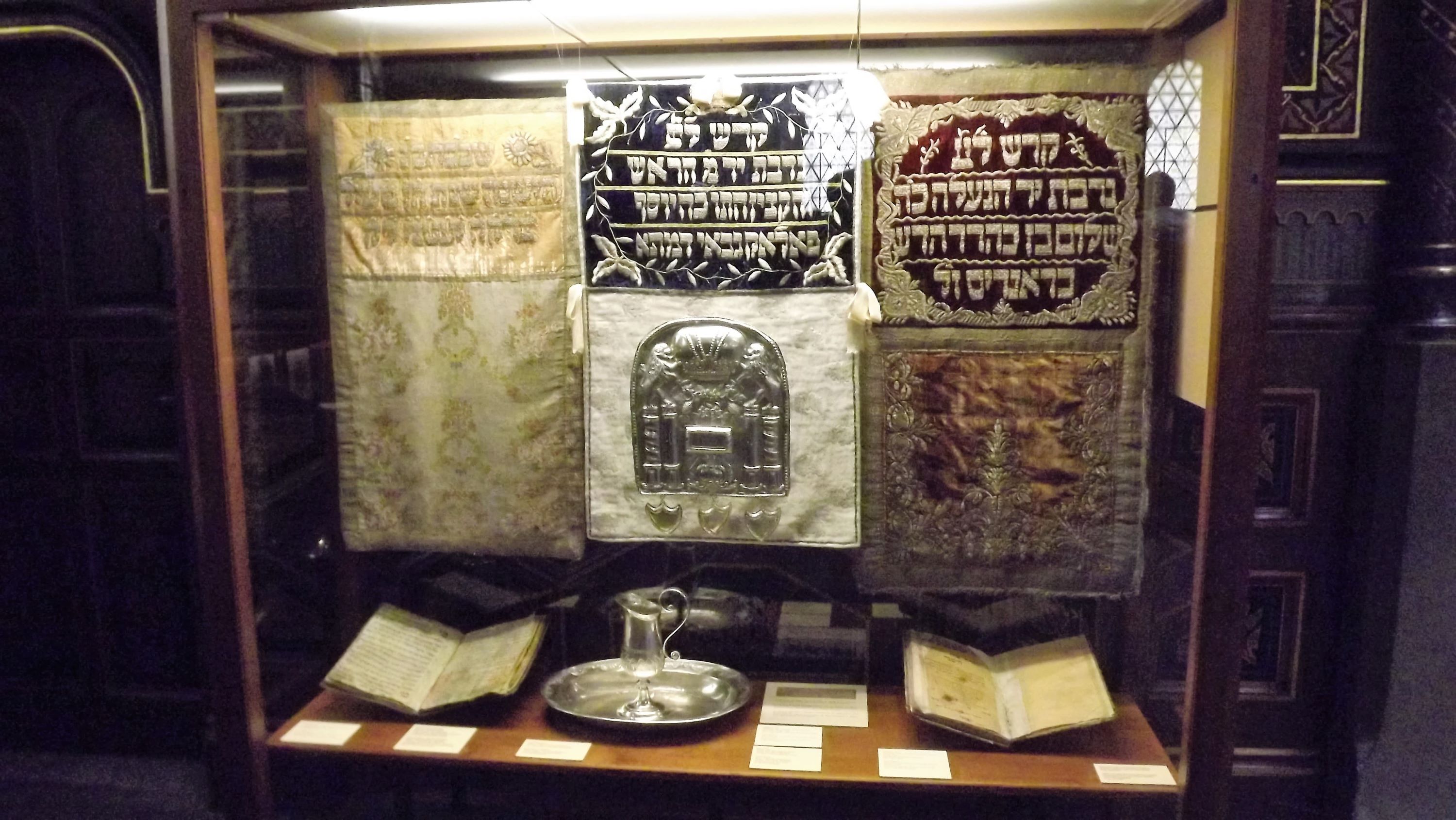 跟隨專業導遊,一同揭開布拉格猶太區的神秘面紗與傳奇故事。 跟隨專業導遊,一同揭開布拉格猶太區的神秘面紗與傳奇故事。