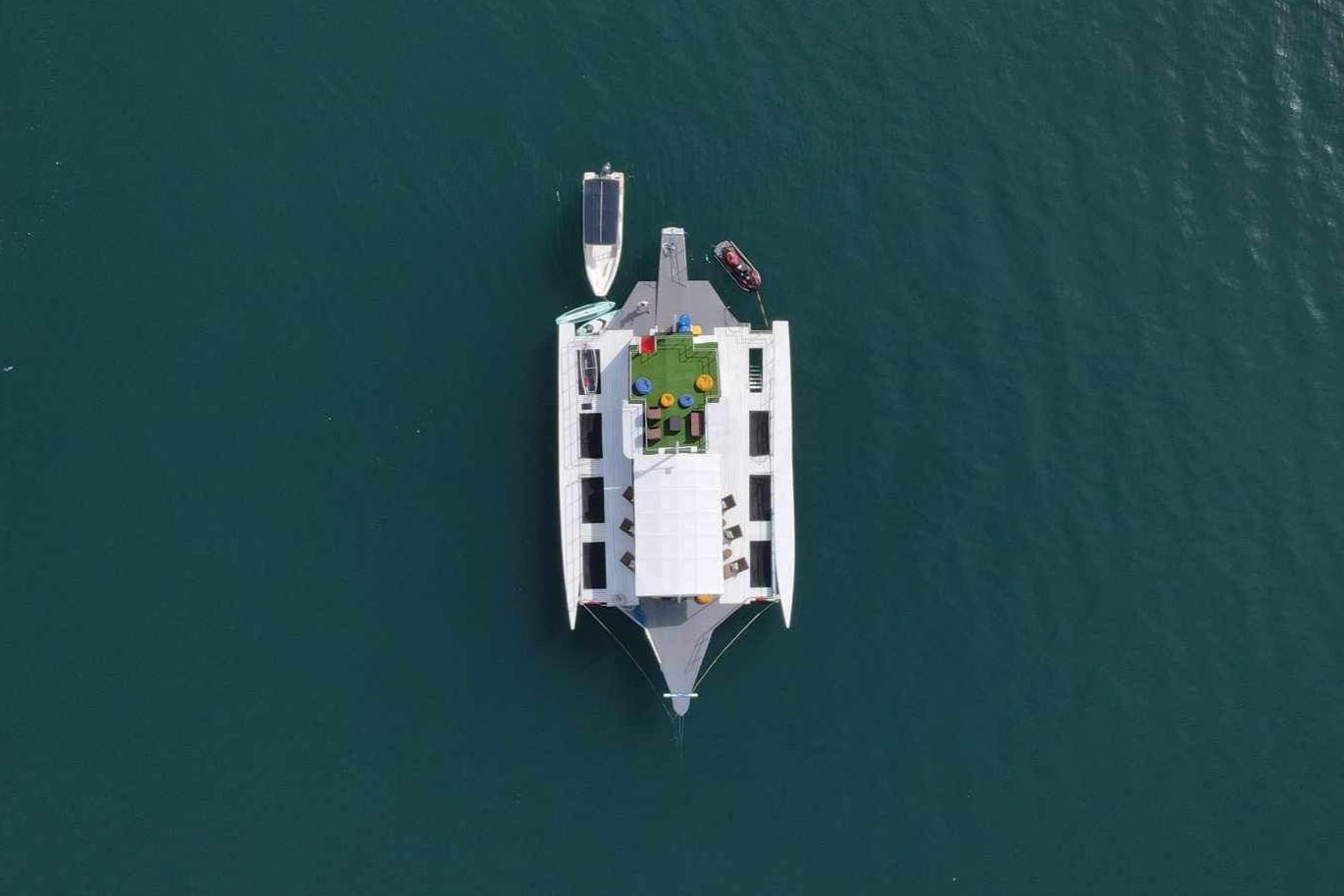 コロン島 豪華カタマラン船ツアー