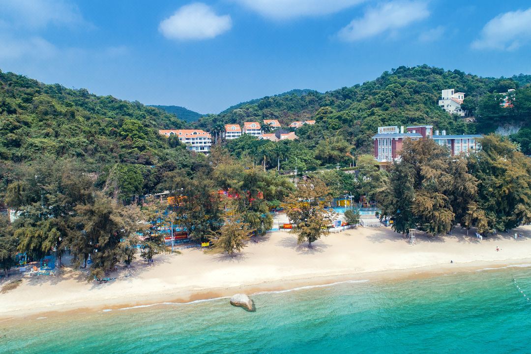 Nearby hotels