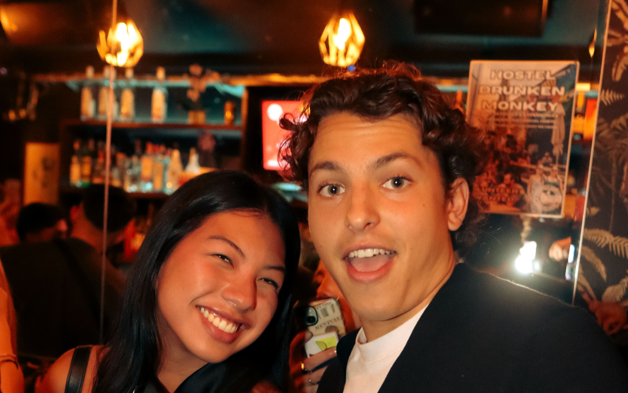 Enjoy unlimited drinks during an unforgettable open bar experience