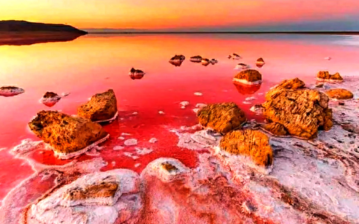 Candy Cane Mountains & Masazir Pink Lake Half-Day Tour